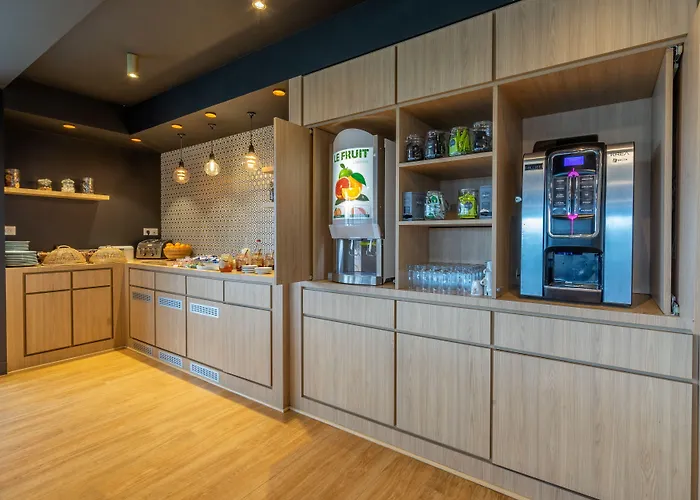 Logis - Le Belvedere - 2 Etoiles Et Restaurant 2* רוקמאדור