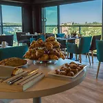 ホテル Logis - Le Belvedere - 2 Etoiles Et Restaurant 2*