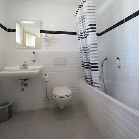 Logis - Le Belvedere - 2 Etoiles Et Restaurant Hotel