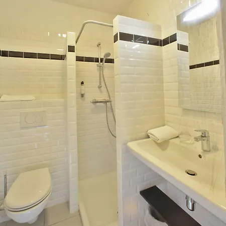 Logis - Le Belvedere - 2 Etoiles Et Restaurant Hotel 2*