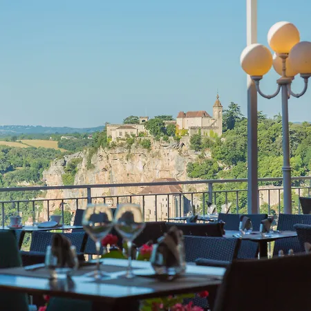 Отель Logis - Le Belvedere - 2 Etoiles Et Restaurant Рокамадур