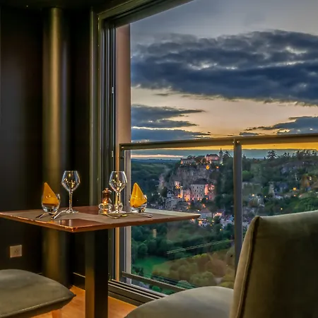 Отель Logis - Le Belvedere - 2 Etoiles Et Restaurant Рокамадур