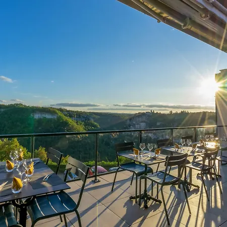 Logis - Le Belvedere - 2 Etoiles Et Restaurant Рокамадур