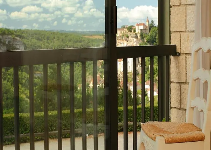 Hotel Logis - Le Belvedere - 2 Etoiles Et Restaurant 2*