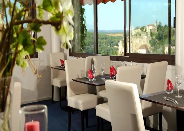 Hotel Logis - Le Belvedere - 2 Etoiles Et Restaurant