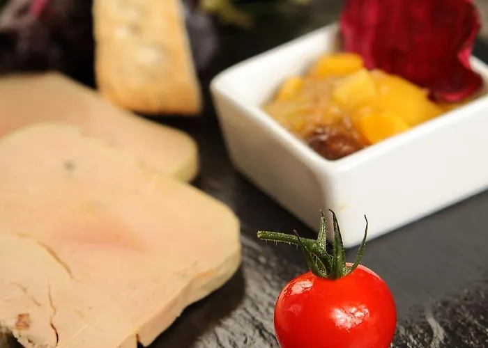 Hotel Logis - Le Belvedere - 2 Etoiles Et Restaurant