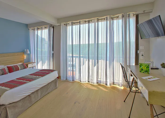 Logis - Le Belvedere - 2 Etoiles Et Restaurant Hotel