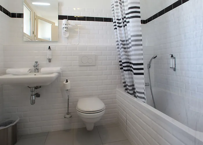 Logis - Le Belvedere - 2 Etoiles Et Restaurant Hotel