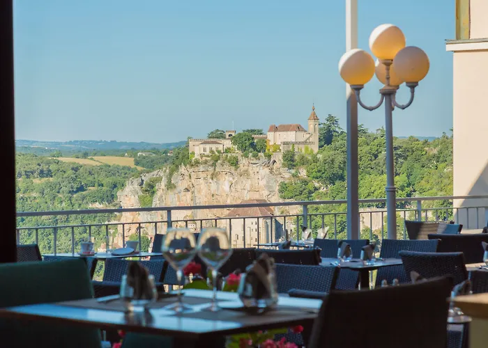 Hotel Logis - Le Belvedere - 2 Etoiles Et Restaurant Rocamadour