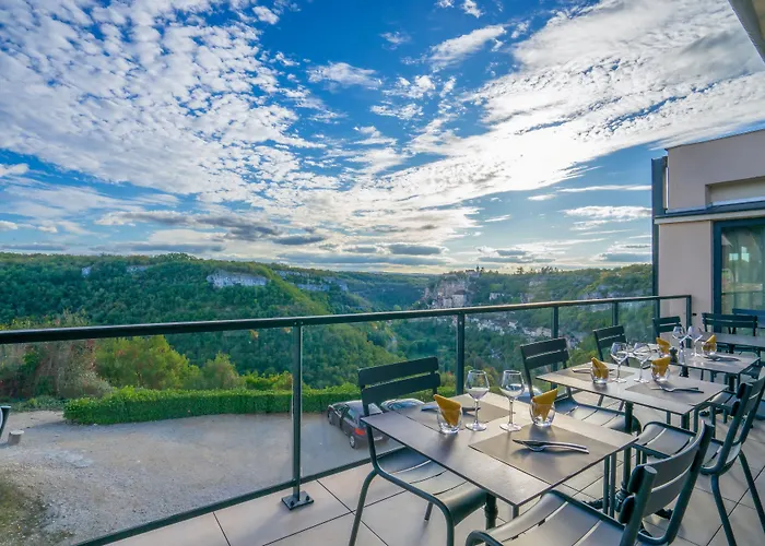 Logis - Le Belvedere - 2 Etoiles Et Restaurant Hotel