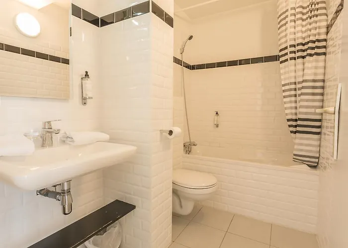 Logis - Le Belvedere - 2 Etoiles Et Restaurant Hotel 2*